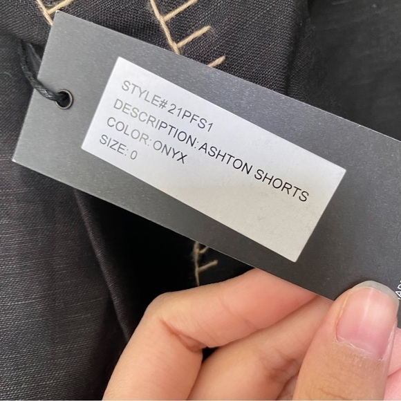 Hunter Bell Shorts Ashton Linen Lightweight Belt Tie High-Waisted Onyx 0 NWT - Picture 4 of 7